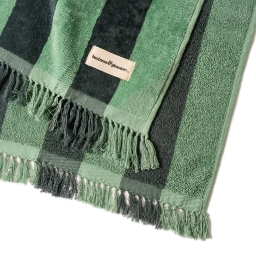 The Holiday Beach Blanket - 70'S Green